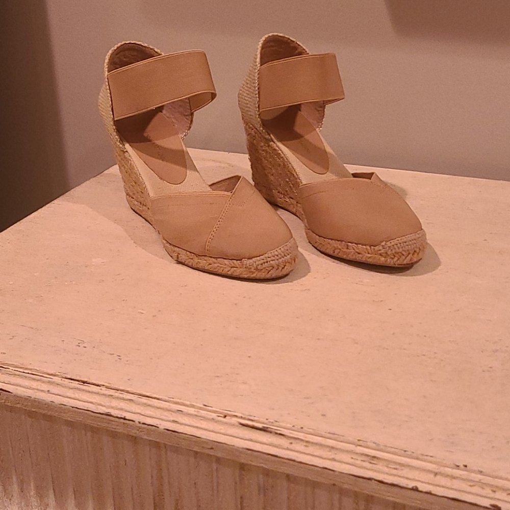 Adrienne Vittadini wedge sandal